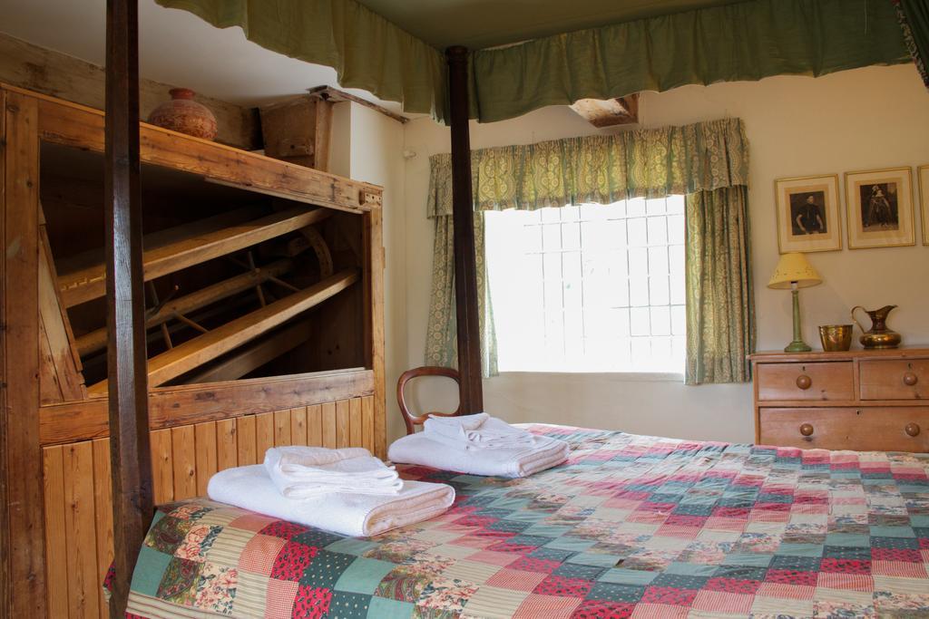 Owlpen Manor Cottages Uley Екстериор снимка
